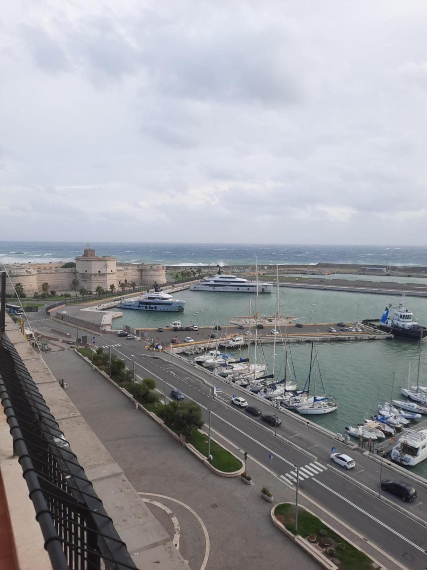 Mare Fuori Apartment Civitavecchia Ngoại thất bức ảnh